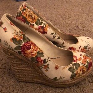 Floral wedges size 9